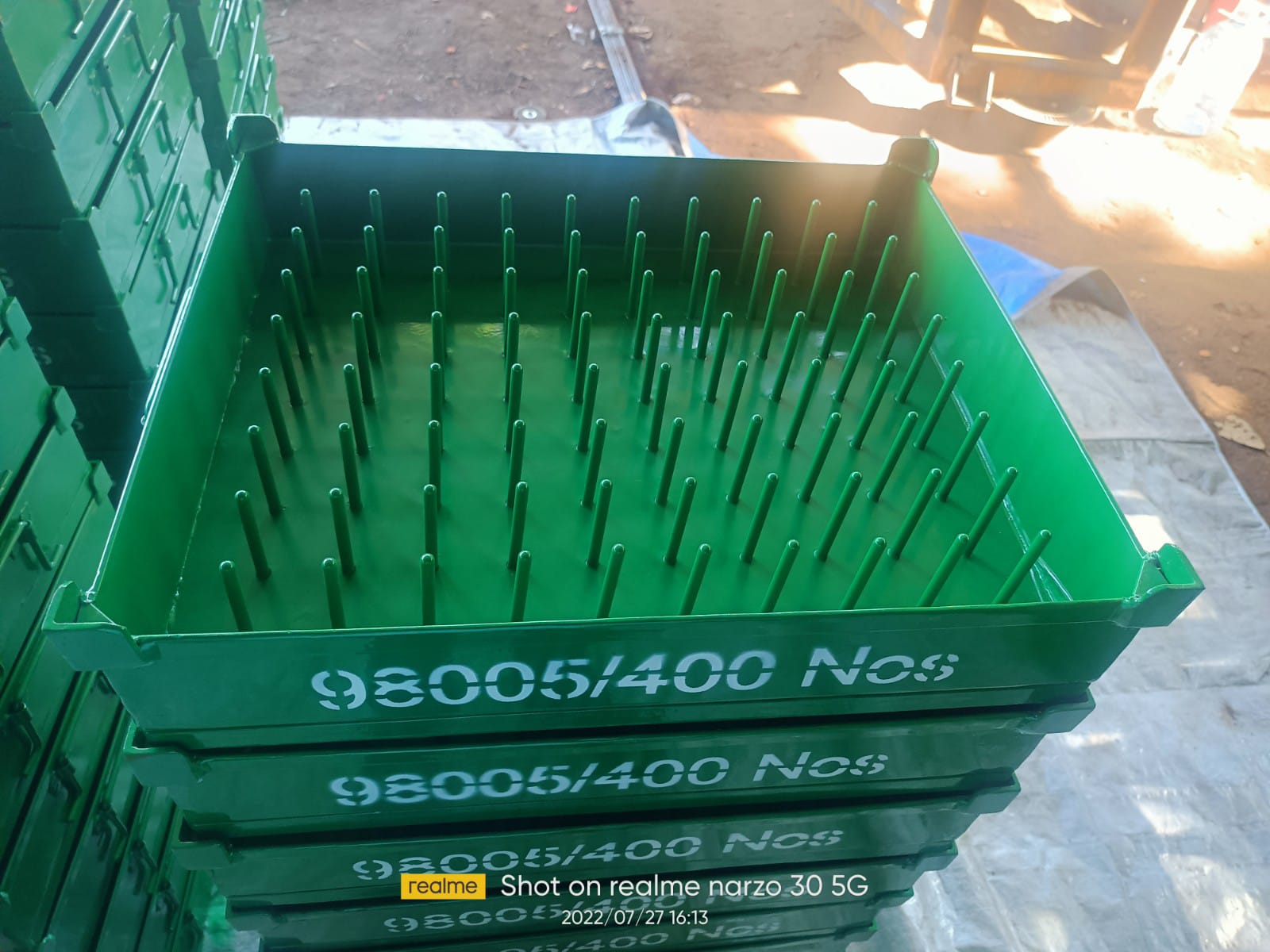 Green pin-type component metal tray