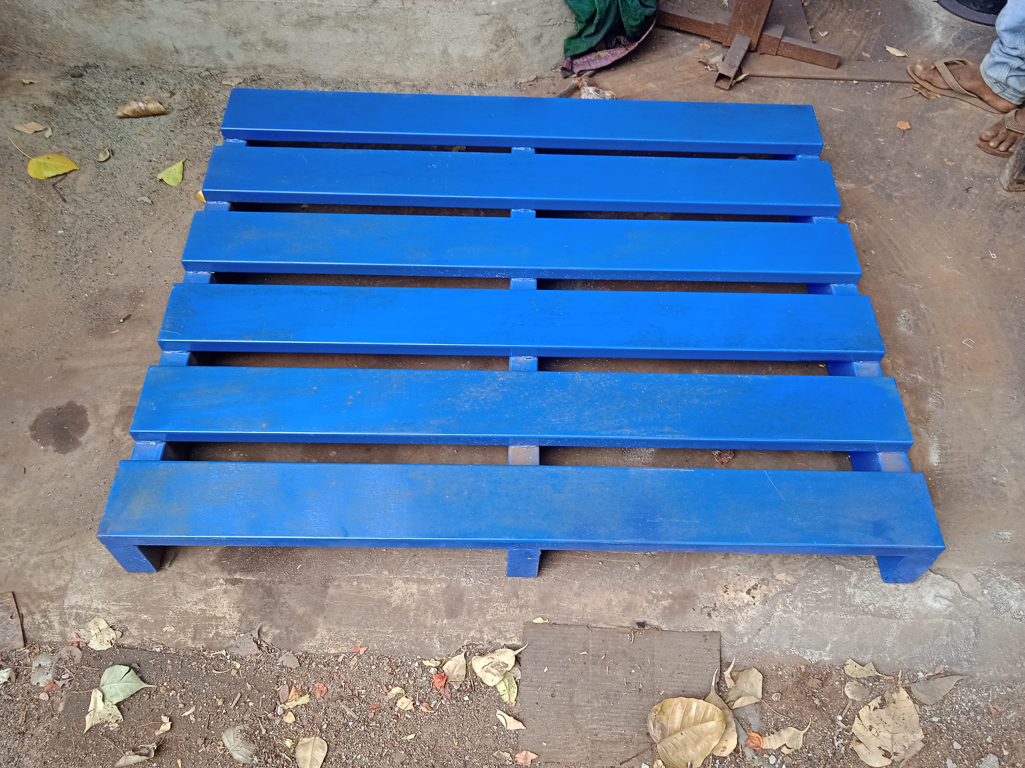 Fabricated steel industrial pallet