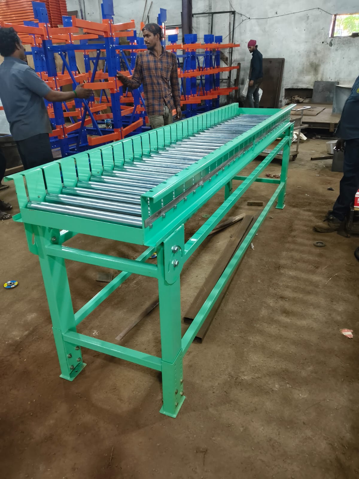 Long industrial roller conveyor