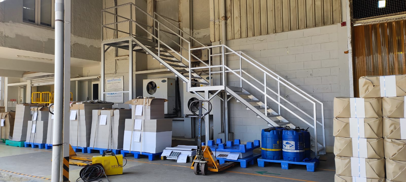 Industrial staircase with working platform