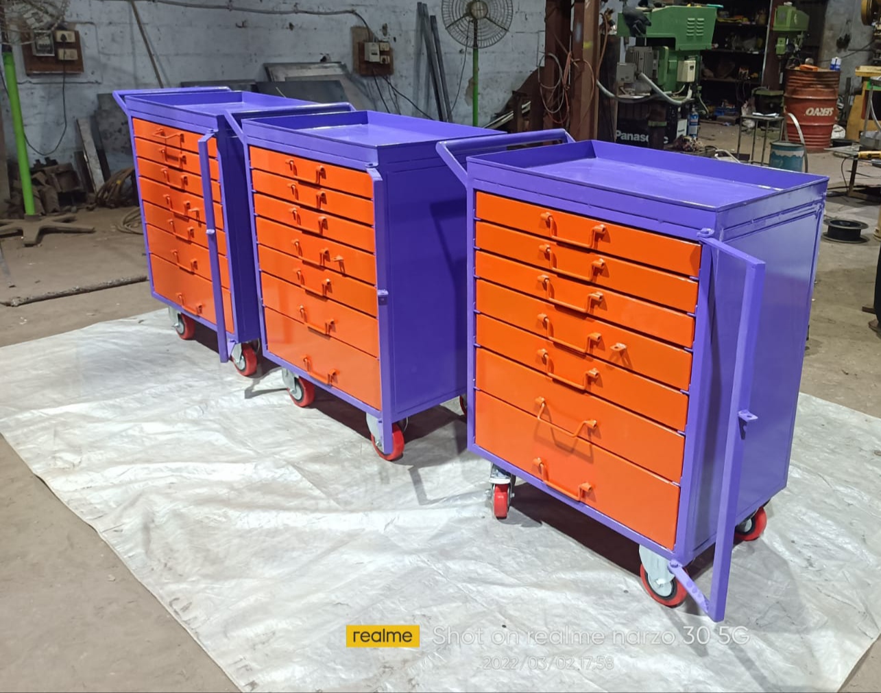 Multi-drawer industrial tool trolley